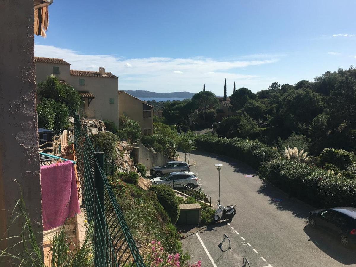 Cavalaire Vue Mer Au Loin Maisonnette Tout Equipee Pour 4 Personnes Avec Piscine Clim Wifi Velos Tv Barbecues Exteriér fotografie