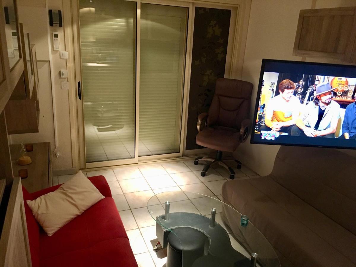 Cavalaire Vue Mer Au Loin Maisonnette Tout Equipee Pour 4 Personnes Avec Piscine Clim Wifi Velos Tv Barbecues Exteriér fotografie