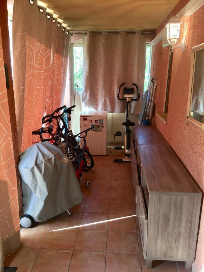 Cavalaire Vue Mer Au Loin Maisonnette Tout Equipee Pour 4 Personnes Avec Piscine Clim Wifi Velos Tv Barbecues Exteriér fotografie