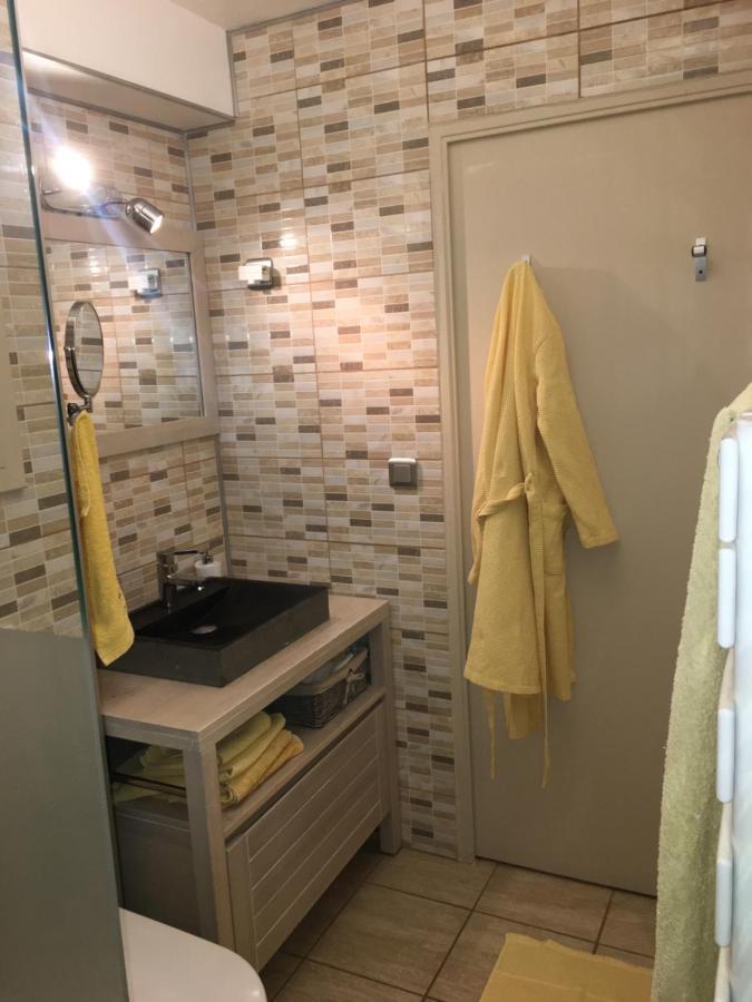 Cavalaire Vue Mer Au Loin Maisonnette Tout Equipee Pour 4 Personnes Avec Piscine Clim Wifi Velos Tv Barbecues Exteriér fotografie