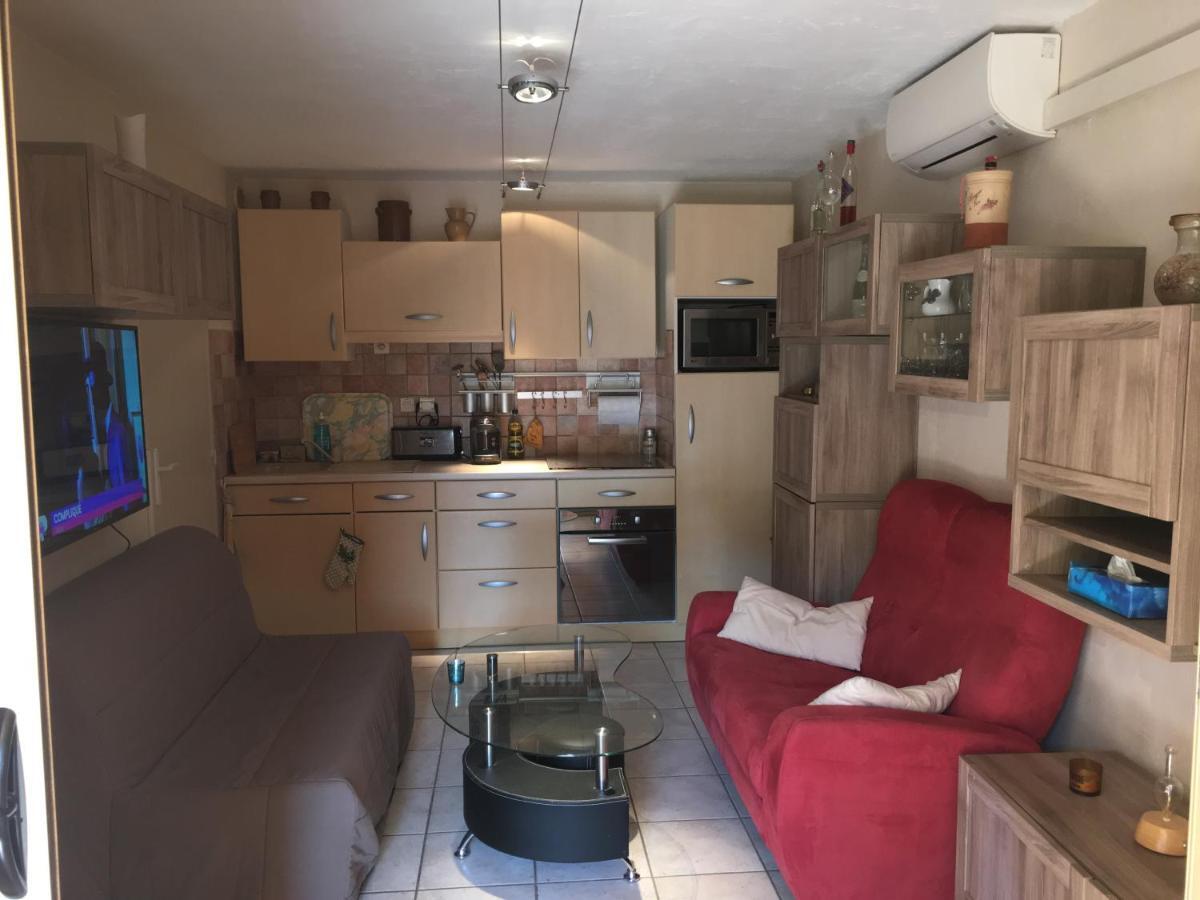 Cavalaire Vue Mer Au Loin Maisonnette Tout Equipee Pour 4 Personnes Avec Piscine Clim Wifi Velos Tv Barbecues Exteriér fotografie