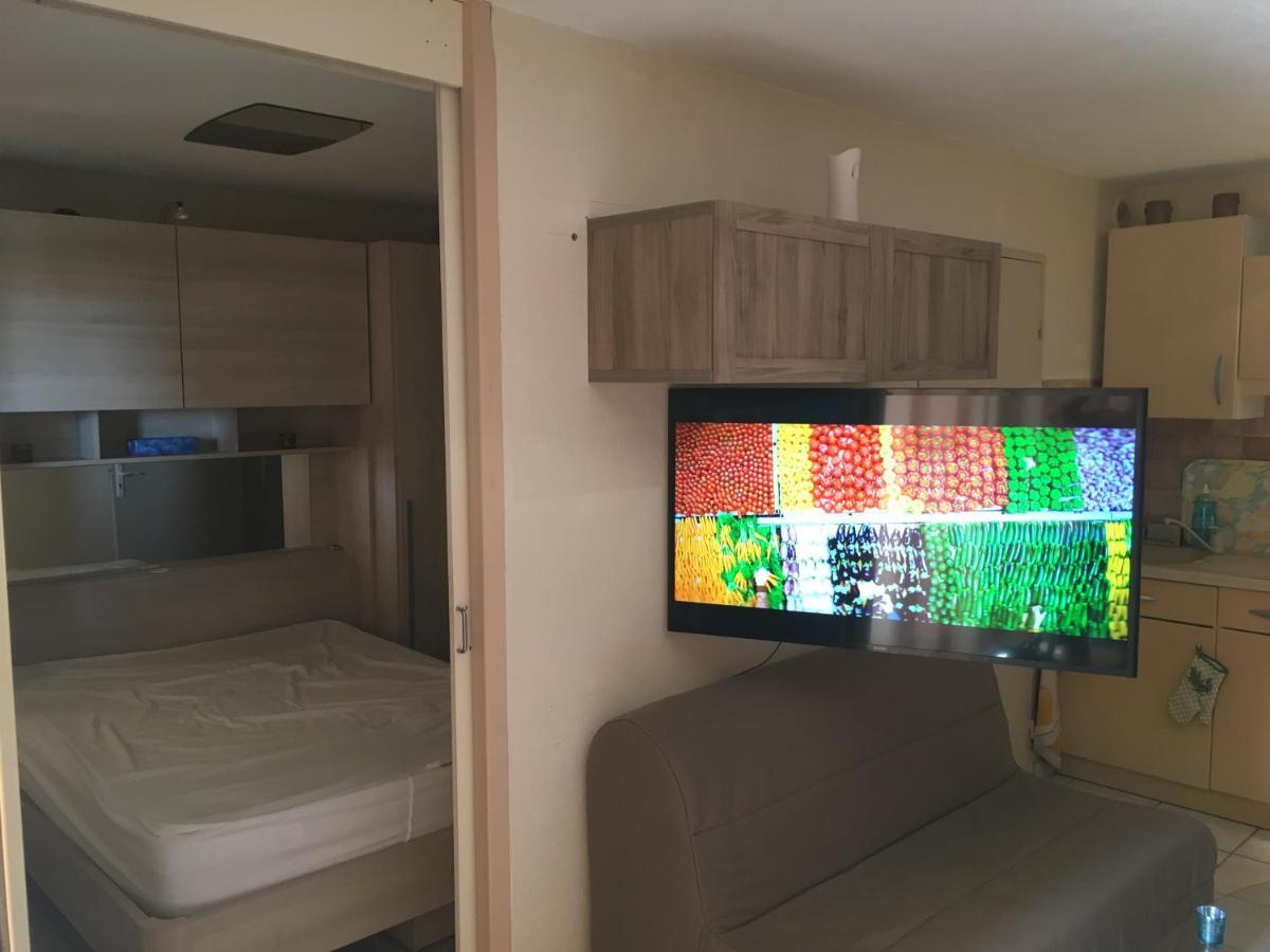 Cavalaire Vue Mer Au Loin Maisonnette Tout Equipee Pour 4 Personnes Avec Piscine Clim Wifi Velos Tv Barbecues Exteriér fotografie