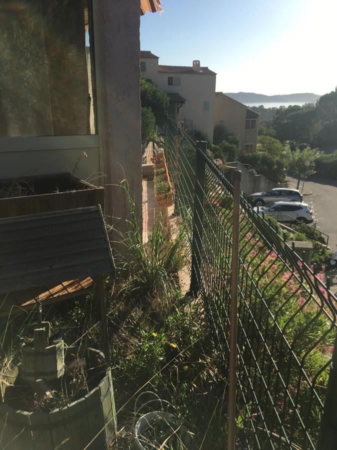Cavalaire Vue Mer Au Loin Maisonnette Tout Equipee Pour 4 Personnes Avec Piscine Clim Wifi Velos Tv Barbecues Exteriér fotografie