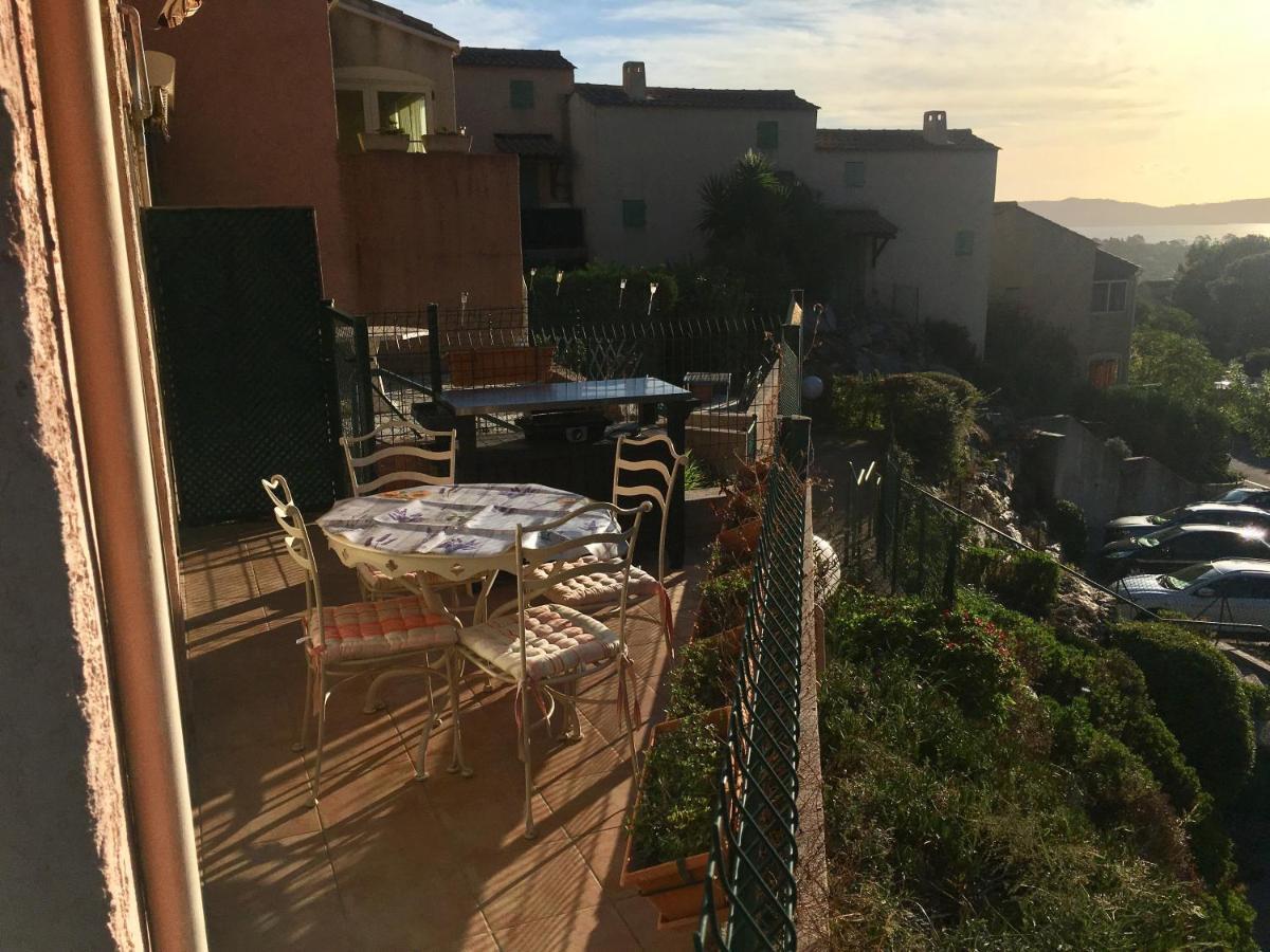 Cavalaire Vue Mer Au Loin Maisonnette Tout Equipee Pour 4 Personnes Avec Piscine Clim Wifi Velos Tv Barbecues Exteriér fotografie
