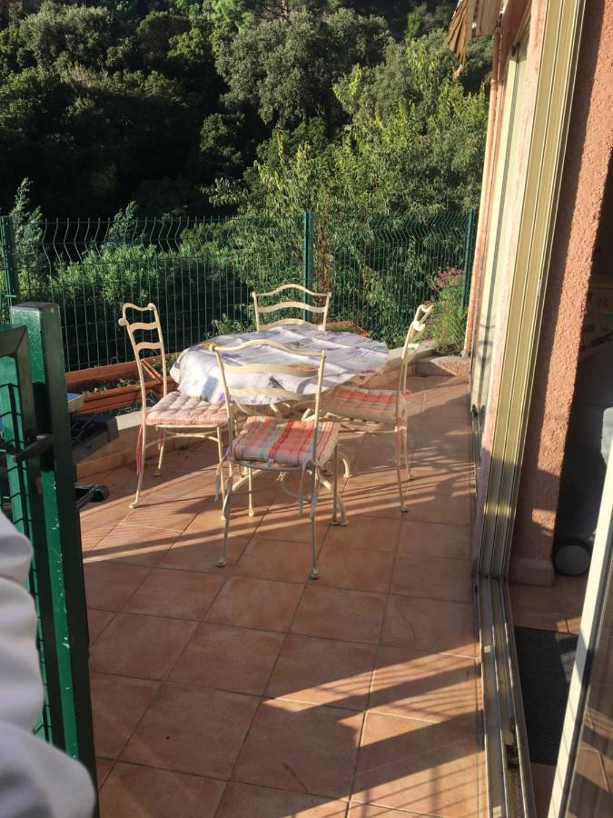 Cavalaire Vue Mer Au Loin Maisonnette Tout Equipee Pour 4 Personnes Avec Piscine Clim Wifi Velos Tv Barbecues Exteriér fotografie