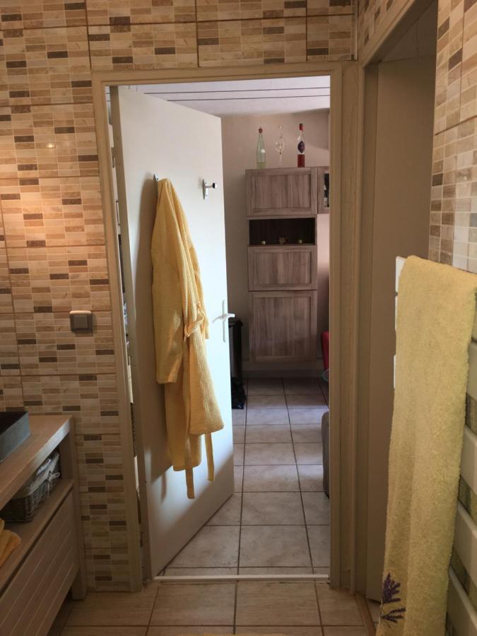 Cavalaire Vue Mer Au Loin Maisonnette Tout Equipee Pour 4 Personnes Avec Piscine Clim Wifi Velos Tv Barbecues Exteriér fotografie